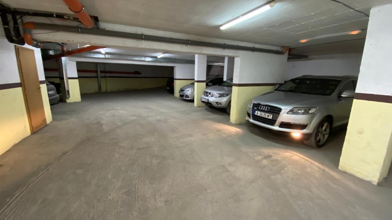 Apartament Deluxe Karina-Free Parking Burgas City Eksteriør billede