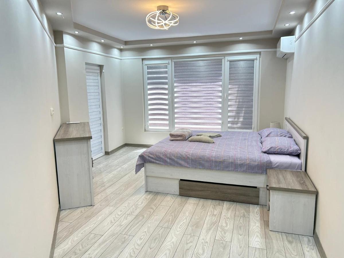 Apartament Deluxe Karina-Free Parking Burgas City Eksteriør billede