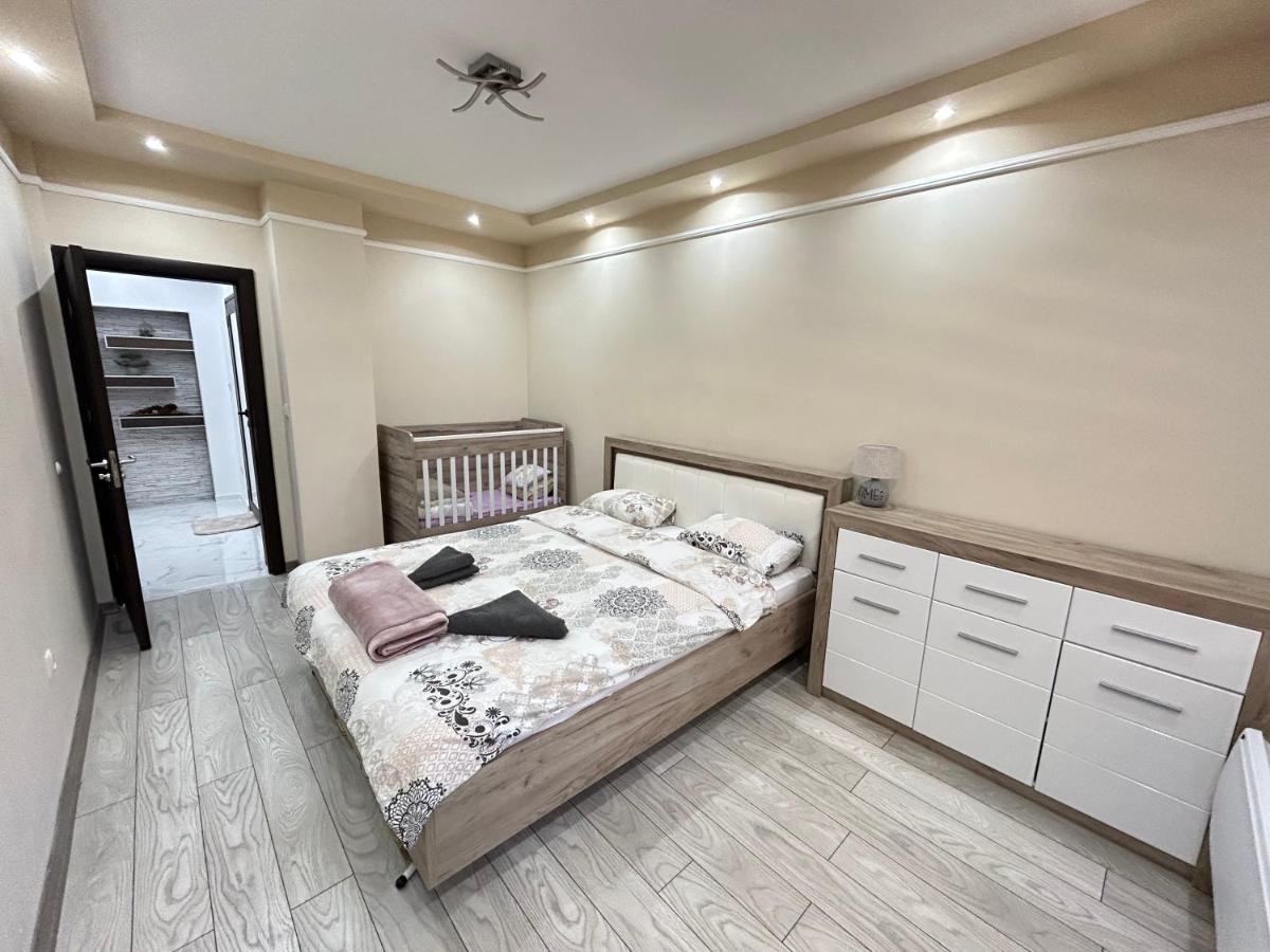 Apartament Deluxe Karina-Free Parking Burgas City Eksteriør billede