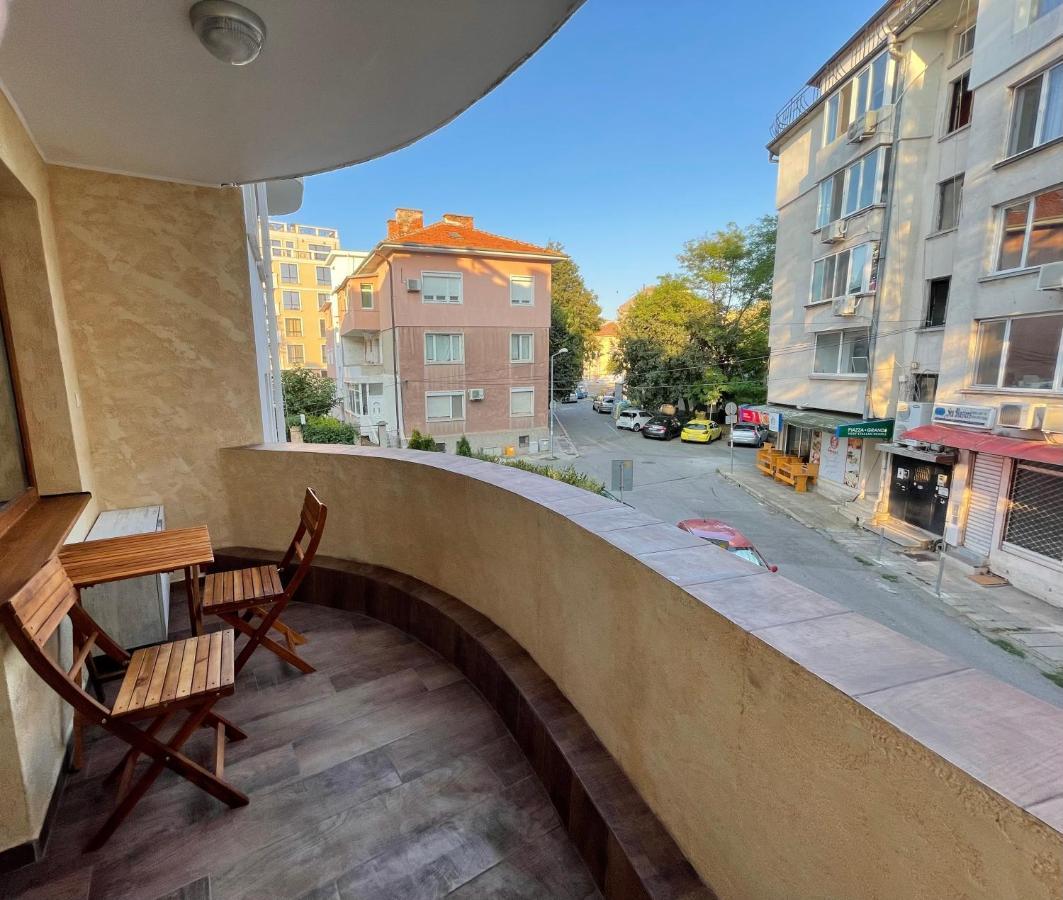 Apartament Deluxe Karina-Free Parking Burgas City Eksteriør billede
